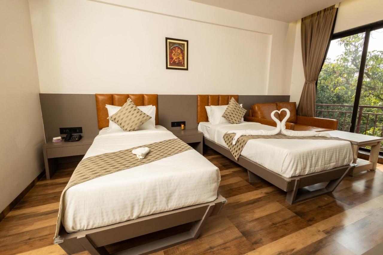 Krown Palace Resort Silvassa Exterior foto